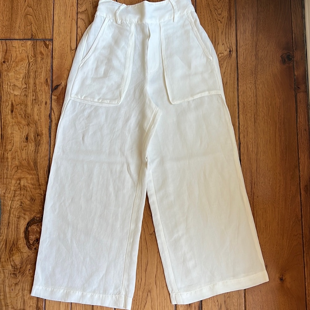 Wide-Legged Cropped Linen Pants